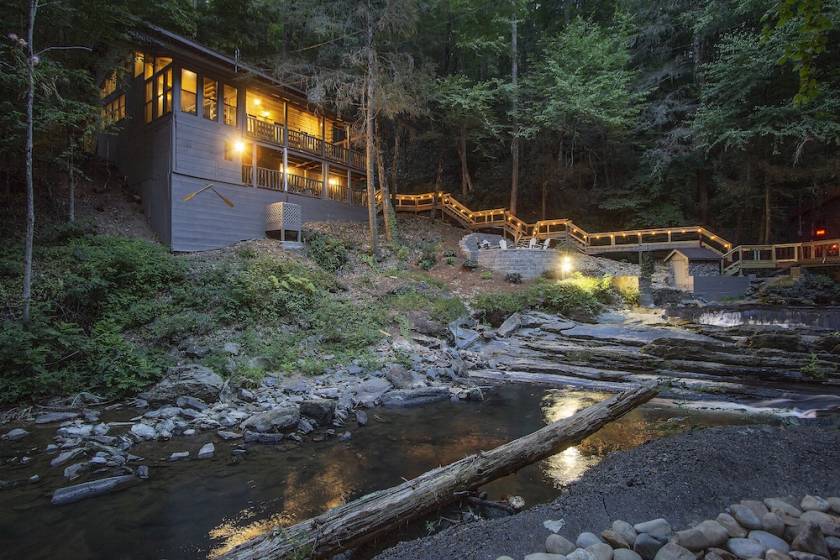 vacation rental cabin in smoky mountains