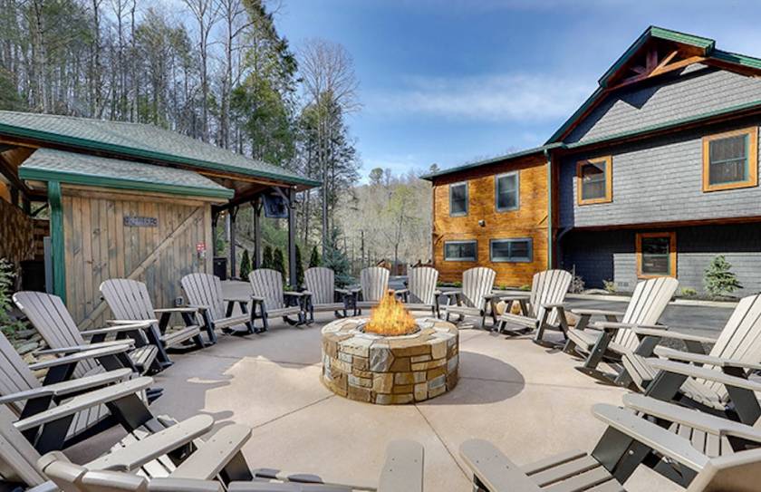 venture smoky mountains rental with a great firepit